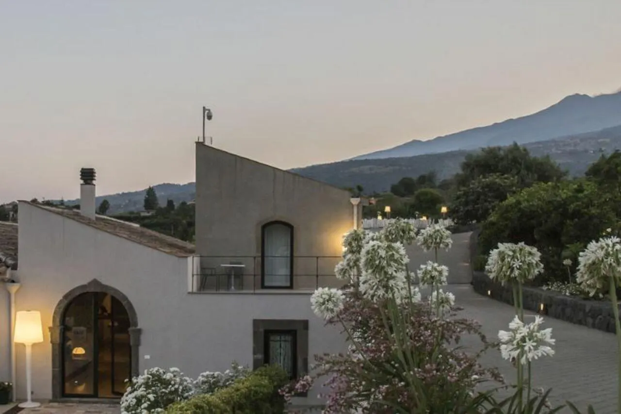Tale Restaurant & Suite Piedimonte Etneo 3*,  Italy