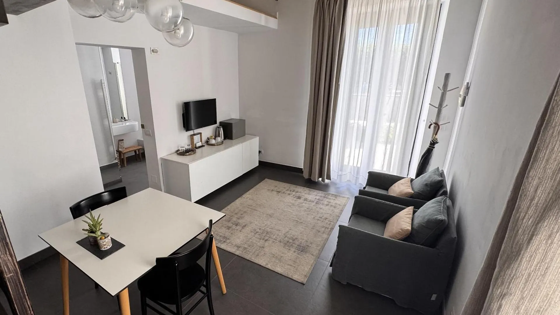 Tale Restaurant & Suite Piedimonte Etneo 3*,